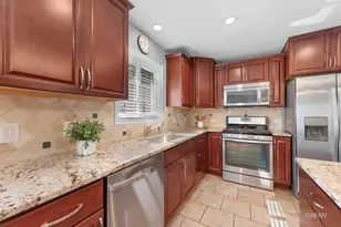 0S068 Cottonwood Dr, Wheaton, IL 60187 - Photo 9