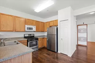 1690 Buckingham Dr, Des Plaines, IL 60018 - Photo 7