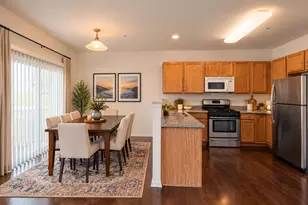 1690 Buckingham Dr, Des Plaines, IL 60018 - Photo 5