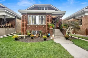 6239 N Campbell Ave, Chicago, IL 60659 - Photo 1
