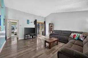 326 Danbury Dr, Naperville, IL 60565 - Photo 3