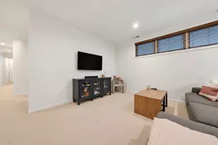 2221 N Hoyne Ave, Chicago, IL 60647 - Photo 19