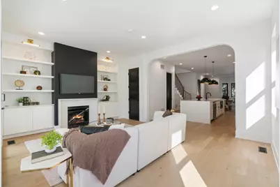 2332 N Maplewood Avenue N, Chicago, IL 60647 - Photo 9