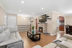 9121 Harlem Ave, Morton Grove, IL 60053 - Photo 5
