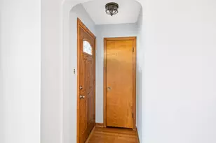 4838 W 97th Pl, Oak Lawn, IL 60453 - Photo 3
