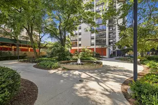 1460 N Sandburg Terrace, Chicago, IL 60610 - Photo 3