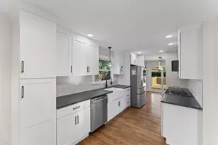 160 Lancaster Ln, Des Plaines, IL 60018 - Photo 5