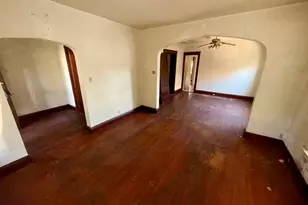 564 E Cass St, Joliet, IL 60432 - Photo 5