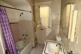564 E Cass St, Joliet, IL 60432 - Photo 9