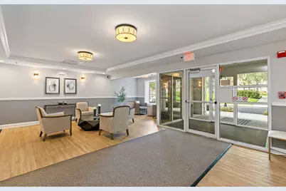 410 W Mahogany Court #202, Palatine, IL 60067 - Photo 3