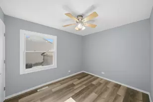 863 Pleasant St, Woodstock, IL 60098 - Photo 13