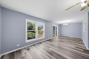 863 Pleasant St, Woodstock, IL 60098 - Photo 9
