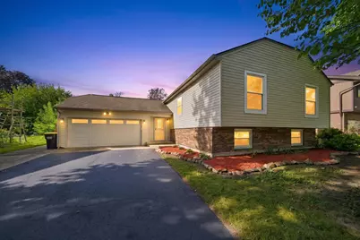 863 Pleasant Street, Woodstock, IL 60098 - Photo 1
