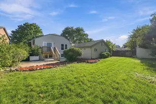 863 Pleasant St, Woodstock, IL 60098 - Photo 45
