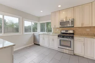 5224 Arlington Cir, Hanover Park, IL 60133 - Photo 11