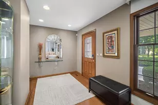 3220 N Volz Dr W, Arlington Heights, IL 60004 - Photo 3