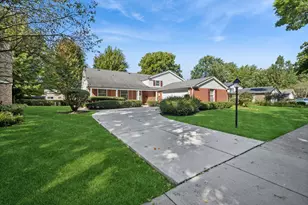 3220 N Volz Dr W, Arlington Heights, IL 60004 - Photo 1