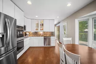 3220 N Volz Dr W, Arlington Heights, IL 60004 - Photo 5