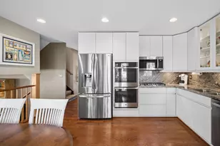 3220 N Volz Dr W, Arlington Heights, IL 60004 - Photo 7