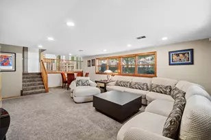 3220 N Volz Dr W, Arlington Heights, IL 60004 - Photo 9