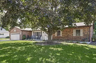 206 Cherokee Dr, Georgetown, IL 61846 - Photo 5