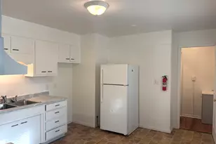 322 College Ave, Dekalb, IL 60115 - Photo 5