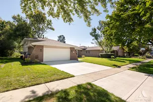 11226 S Deerpath Ln, Palos Hills, IL 60465 - Photo 3
