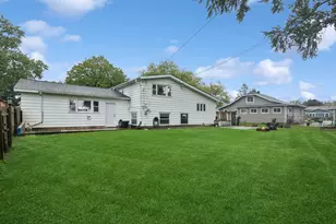 1233 N Lake Shore Dr, Round Lake Beach, IL 60073 - Photo 15