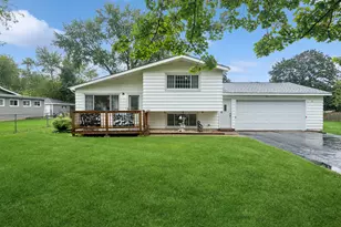 1233 N Lake Shore Dr, Round Lake Beach, IL 60073 - Photo 1