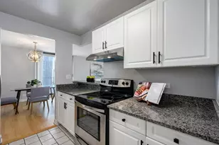 70 W Huron St, Chicago, IL 60654 - Photo 9