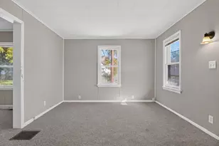 104 N Allin St, Bloomington, IL 61701 - Photo 5