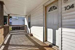 104 N Allin St, Bloomington, IL 61701 - Photo 3
