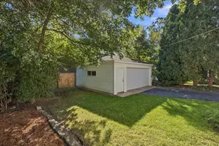 2107 Lincolnwood Dr, Evanston, IL 60201 - Photo 21