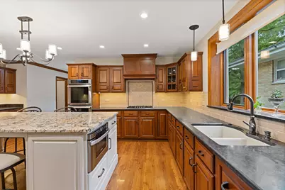390 Grandview Avenue, Glen Ellyn, IL 60137 - Photo 17