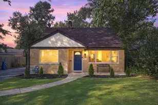 10912 S Komensky Ave, Oak Lawn, IL 60453 - Photo 1
