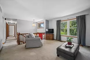 1185 S Apple Tree Ln, Bartlett, IL 60103 - Photo 3