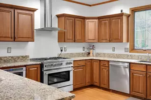 5131 Regents Park Rd, Rockford, IL 61107 - Photo 9