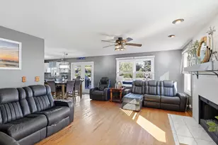 426 Badger Ln, Oswego, IL 60543 - Photo 5