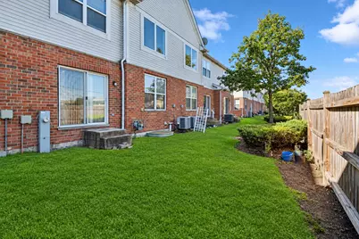 1690 Buckingham Drive, Des Plaines, IL 60018 - Photo 17