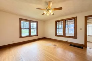 204 E South St, Woodstock, IL 60098 - Photo 3