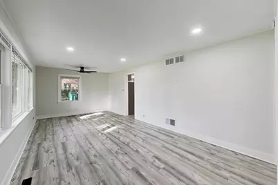 48 N Pleasant Road, Lake Zurich, IL 60047 - Photo 3