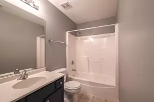105 Station Park Cir, Grayslake, IL 60030 - Photo 19