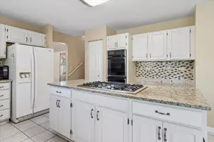 925 Brompton Cir, Bolingbrook, IL 60440 - Photo 9