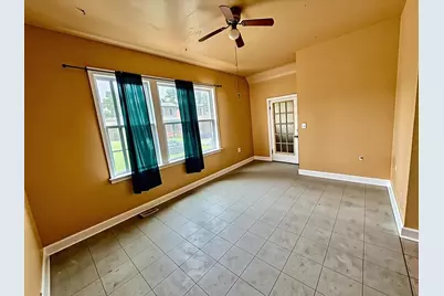 8757 S Marquette Avenue, Chicago, IL 60617 - Photo 11