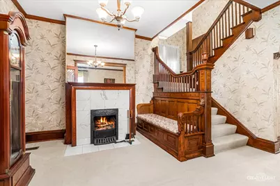 386 E Chicago Street, Elgin, IL 60120 - Photo 3
