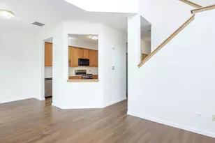 2810 White Thorn Cir, Naperville, IL 60564 - Photo 9