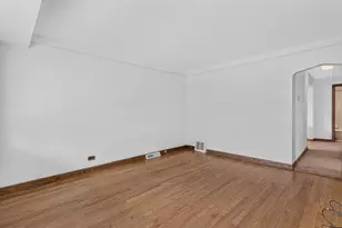 9628 S Utica Ave, Evergreen Park, IL 60805 - Photo 3