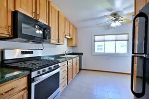 300 Wisconsin Dr, Des Plaines, IL 60016 - Photo 5