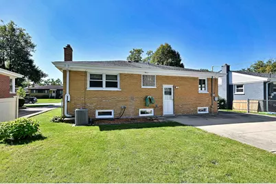 300 Wisconsin Drive, Des Plaines, IL 60016 - Photo 19