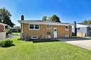 300 Wisconsin Dr, Des Plaines, IL 60016 - Photo 19